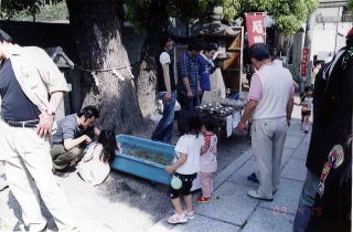 野江水神社　稲荷祭での模擬店の様子