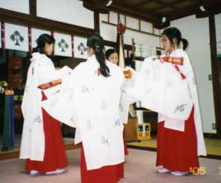 野江水神社　節分祭のお神楽