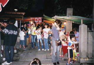 野江水神社　夏祭夜店の様子