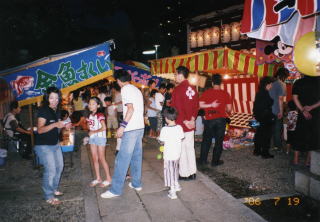 野江水神社　夏祭夜店の様子