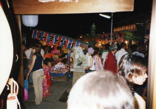 野江水神社　夏祭夜店の様子