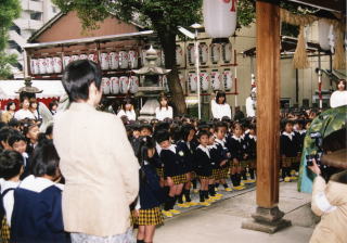 野江水神社　七五三詣の様子