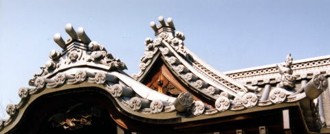 野江水神社　瓦屋根　破風
