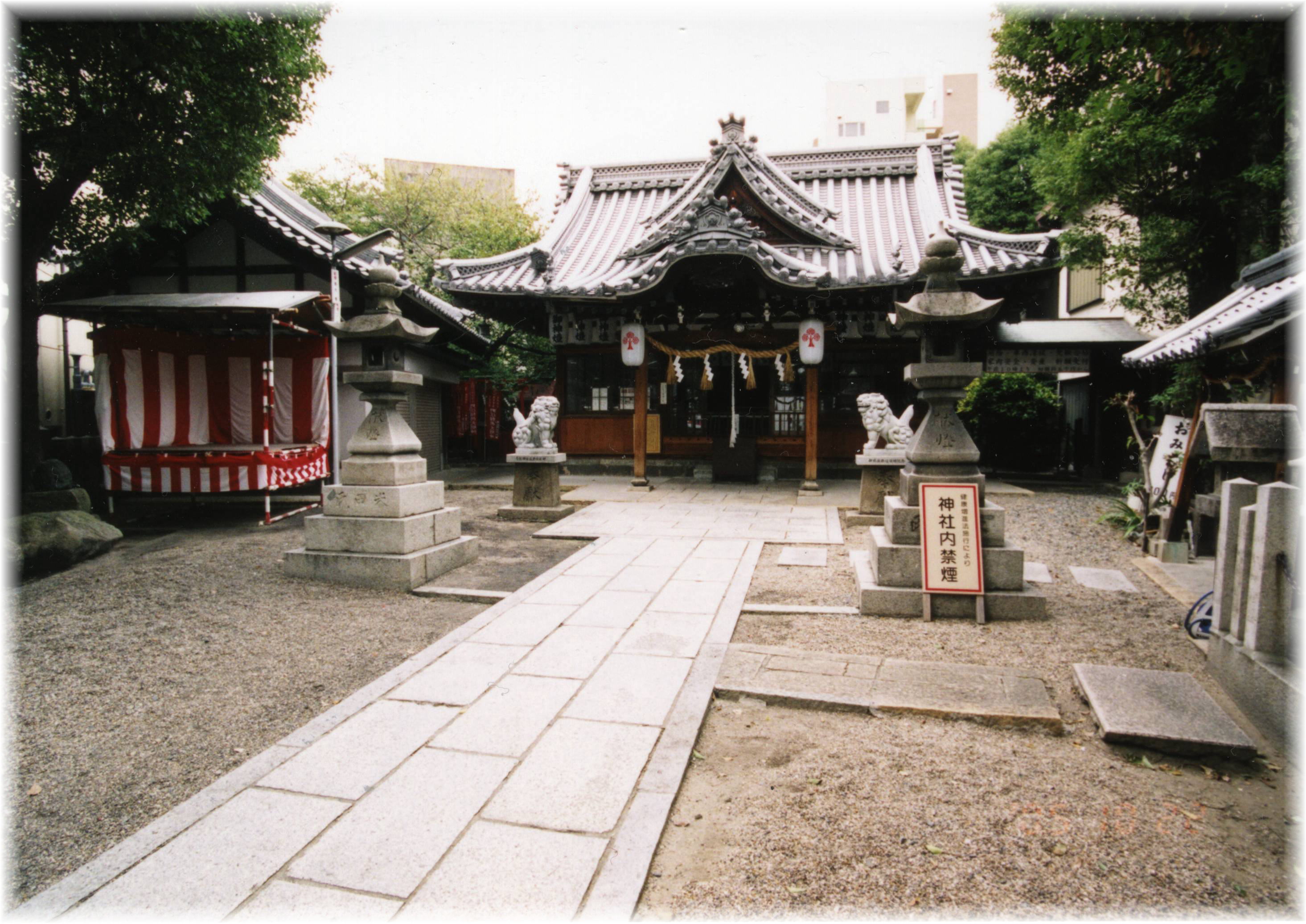 野江水神社の境内
